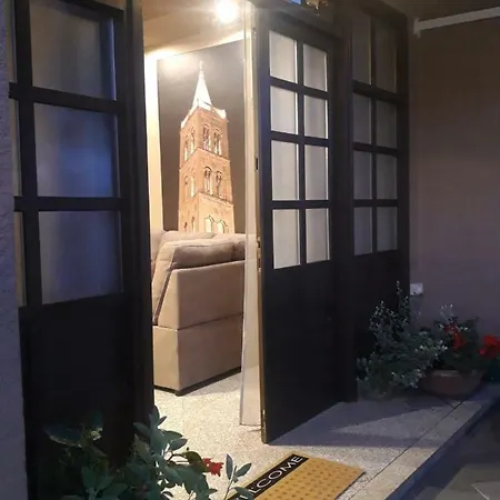Deluxe No.8 Apartment